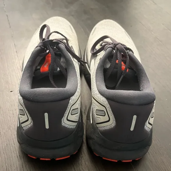 Like NEW-Brooks Men’s Ghost Cushion Sneakers Sz. 10.5 (worn 1 time)