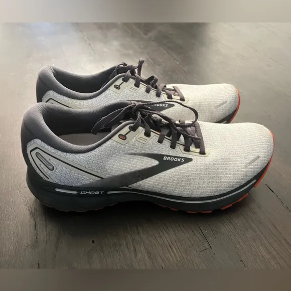 Like NEW-Brooks Men’s Ghost Cushion Sneakers Sz. 10.5 (worn 1 time)