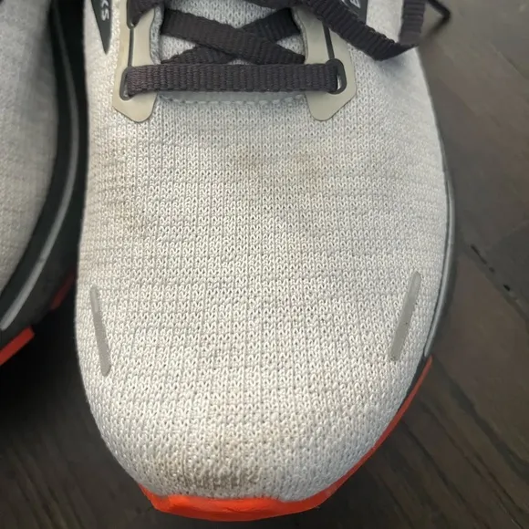 Like NEW-Brooks Men’s Ghost Cushion Sneakers Sz. 10.5 (worn 1 time)