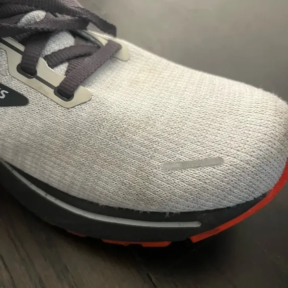 Like NEW-Brooks Men’s Ghost Cushion Sneakers Sz. 10.5 (worn 1 time)