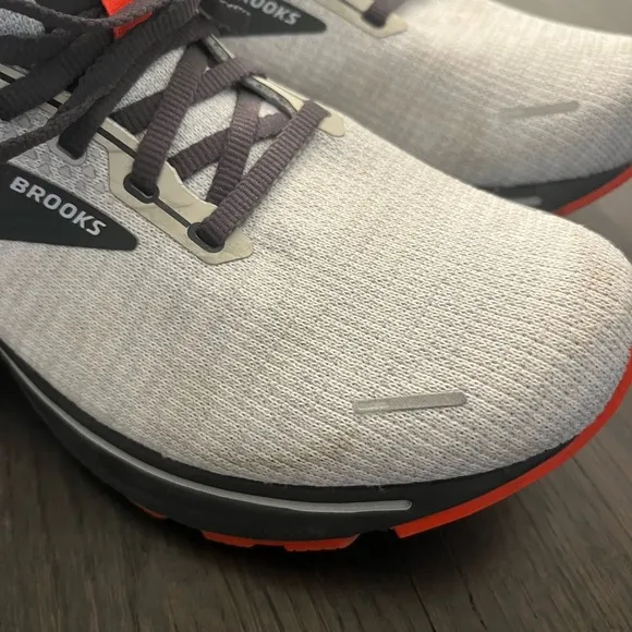 Like NEW-Brooks Men’s Ghost Cushion Sneakers Sz. 10.5 (worn 1 time)