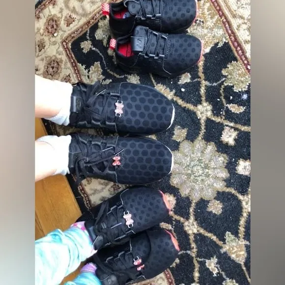 Limited Edition New Balance X Disney Minnie Rocks The Dots Sneakers in Black