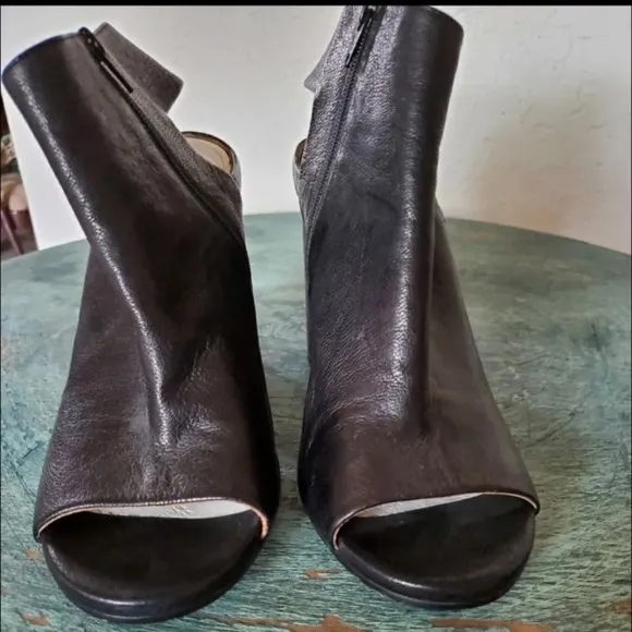 Maison margiela cylinder heeled shoes