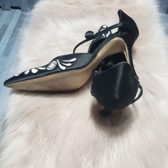 Manolo Blahnik Pointed Toe Black White Satin shoes