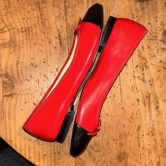 MARC FISHER sz 8 JODI red &amp; black NWOT Chanel style flat breast Cancer awareness