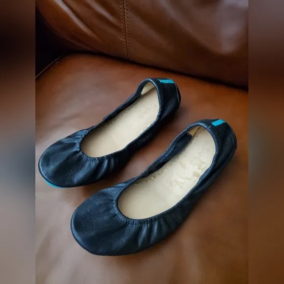 Matte black ballet flat Tieks, size 7 Like New