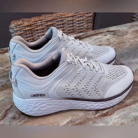 Men’s AETREX Chase Arch Support Sneakers- Size 45