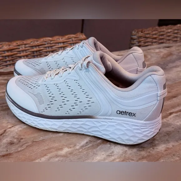 Men’s AETREX Chase Arch Support Sneakers- Size 45