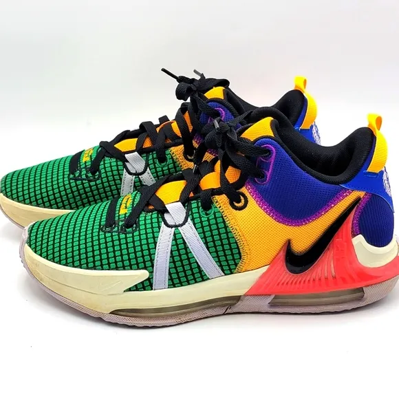 Men's LeBron Witness 7 Basketball Sneakers SIZE 9