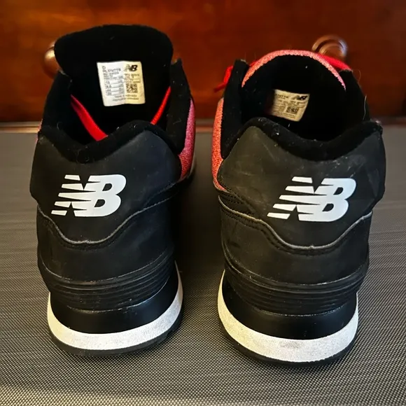 Men’s Like New-New Balance Red and Black Sneakers