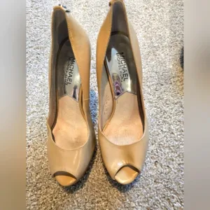 Michael Kors Women's Tan Peep-Toe Heels