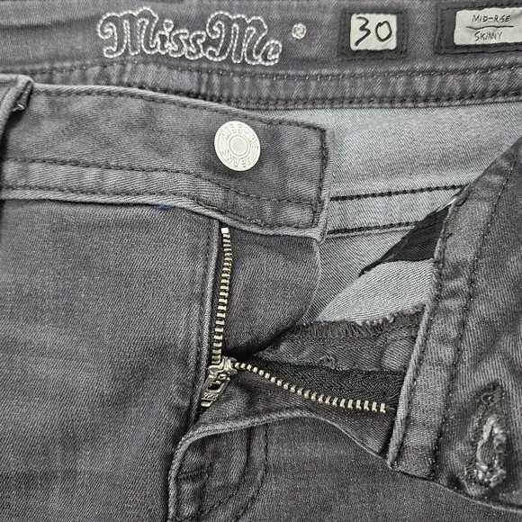 Miss Me gray ombre mid rise skinny jeans size 30