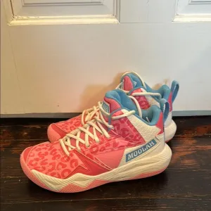 Moolah- female made basketball shoes