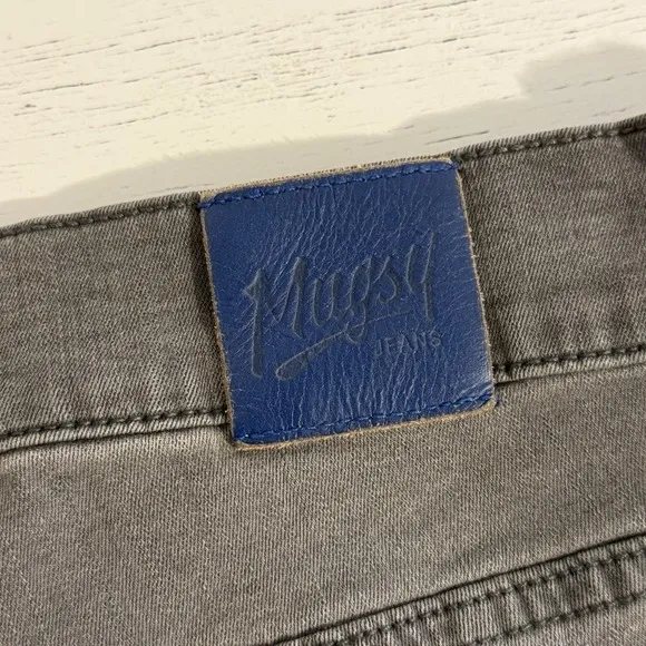 Mugsy Jeans Mens 32x36Gray Denim Faded Stretch Straight Leg Preppy Comfort
