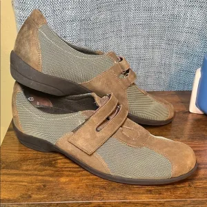 MUNRO Joliet Brown Suede Sneakers Casual Classic Hipster Comfy Cushion Non Slip