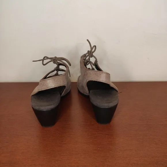 Munro Women's Shoes Block Hill Size 7 Peep Toe Brown Cutouts Lace Up.