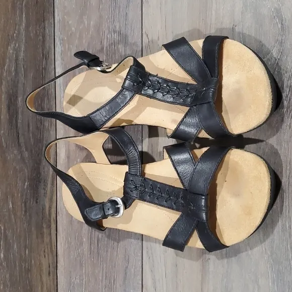 Naturalizer Women Comfort Ankle strap leather shoes sz 10M sandals