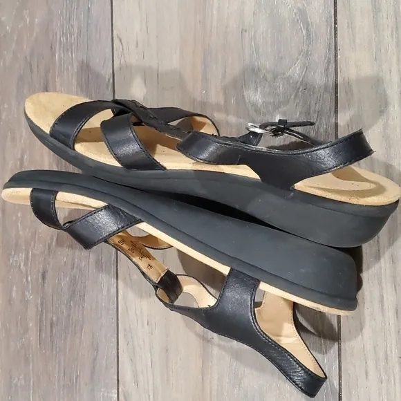 Naturalizer Women Comfort Ankle strap leather shoes sz 10M sandals