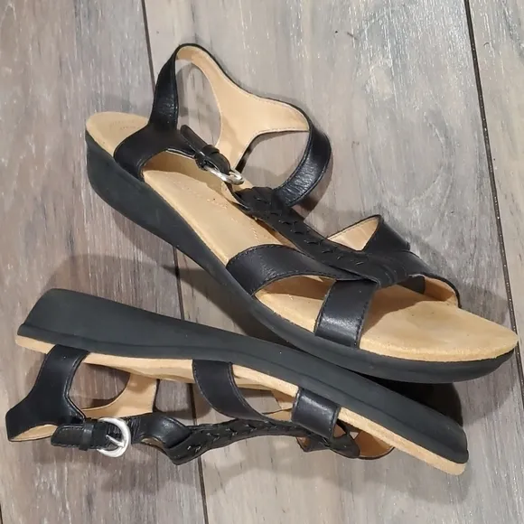 Naturalizer Women Comfort Ankle strap leather shoes sz 10M sandals