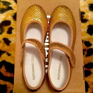 Naturino Girls Metallic Rose Gold Ballet Shoes. Size 35. Brand New with Tags.