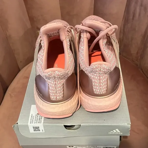 New Adidas ultra boost 5.0 DNA Winder SIZE 8 running shoes mauve pink