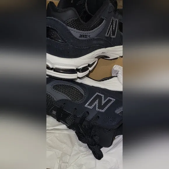 New Balance 2002R Boys' Grade School Size1