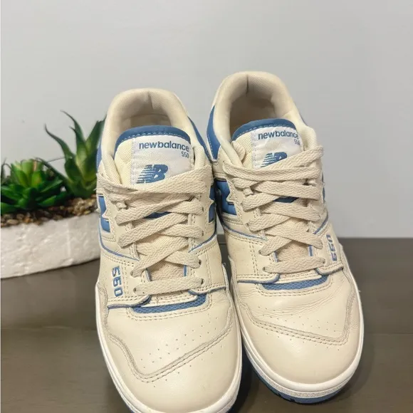New Balance 550 White Dusk Blue (W) women’s size 6.5 great used condition