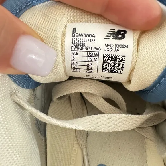 New Balance 550 White Dusk Blue (W) women’s size 6.5 great used condition
