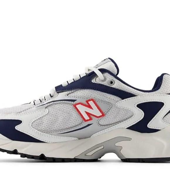 New Balance 725 Sneakers (Size: M 7/W 8.5) NWOT