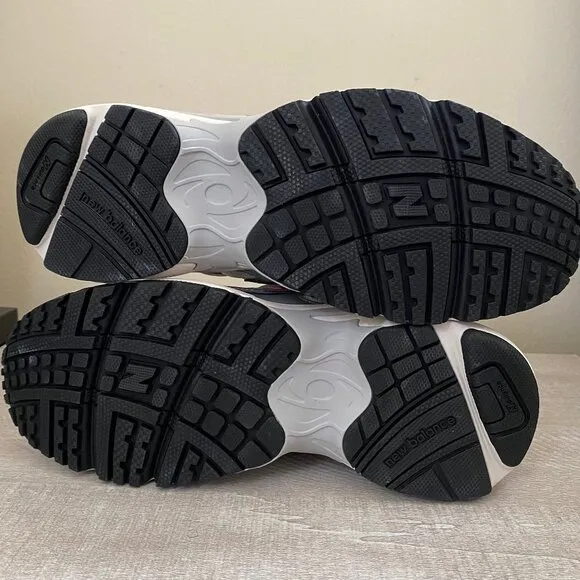 New Balance 725 Sneakers (Size: M 7/W 8.5) NWOT