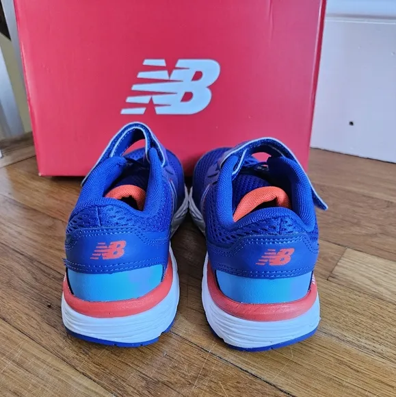 New Balance Big Kids 680V6 Hook and Loop running Sneakers