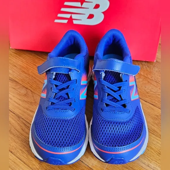 New Balance Big Kids 680V6 Hook and Loop running Sneakers