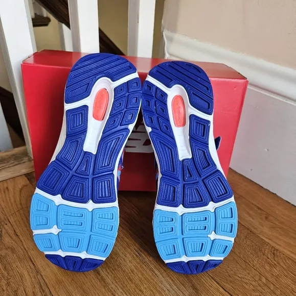 New Balance Big Kids 680V6 Hook and Loop running Sneakers