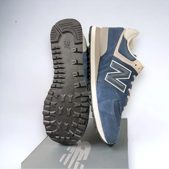 New Balance Women’s 574 Core Classics Sneakers, Navy/White, Size 11 (WL574EVN)