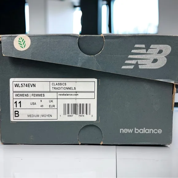 New Balance Women’s 574 Core Classics Sneakers, Navy/White, Size 11 (WL574EVN)