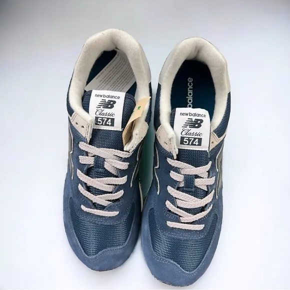 New Balance Women’s 574 Core Classics Sneakers, Navy/White, Size 11 (WL574EVN)