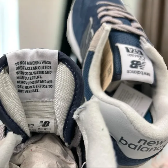 New Balance Women’s 574 Core Classics Sneakers, Navy/White, Size 11 (WL574EVN)