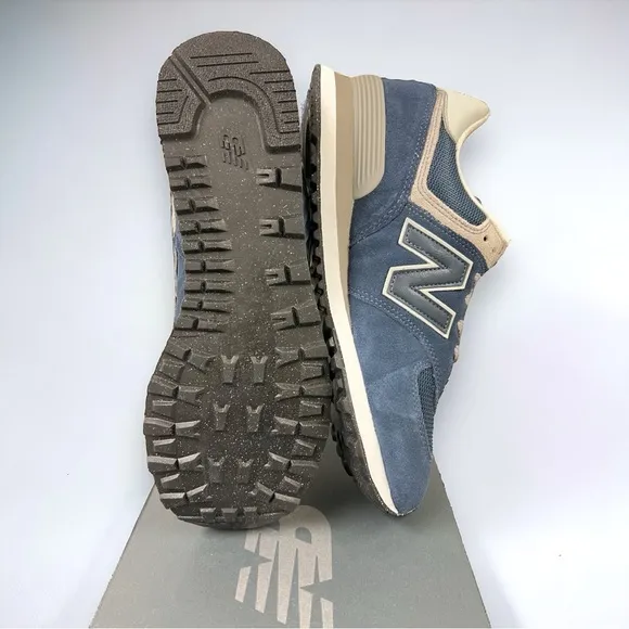 New Balance Women’s 574 Core Classics Sneakers, Navy/White, Size 11 (WL574EVN)