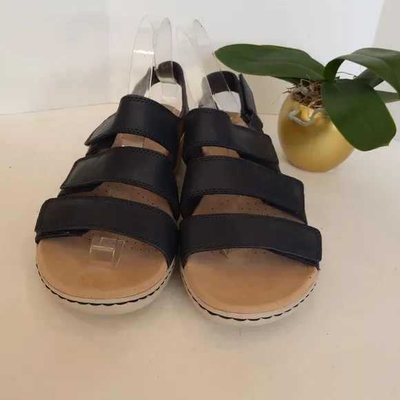 NEW !  Clark's blue sandals