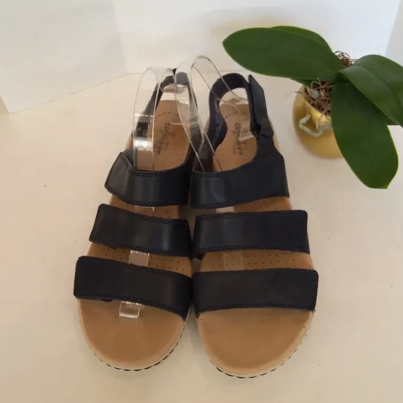 NEW !  Clark's blue sandals