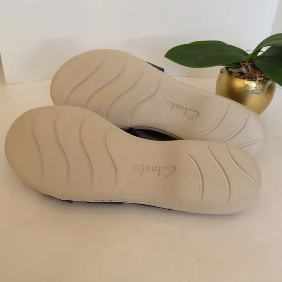 NEW !  Clark's blue sandals