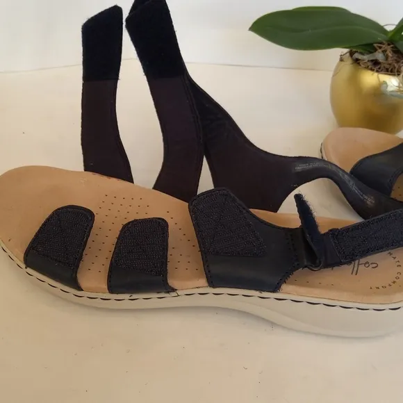 NEW !  Clark's blue sandals