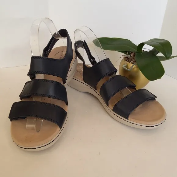 NEW !  Clark's blue sandals