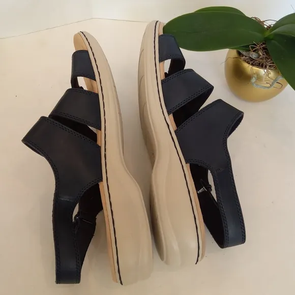 NEW !  Clark's blue sandals