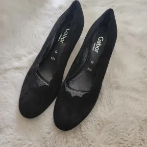 NEW Gabor Gigi Classic Scalloped Pump Comfort Heel Black Suede Leather