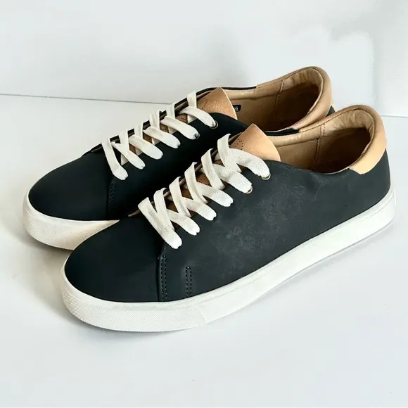 🌸NEW IN BOX Revitalign Women’s Orthotic Sneakers. Size: 7 Black &amp; Tan