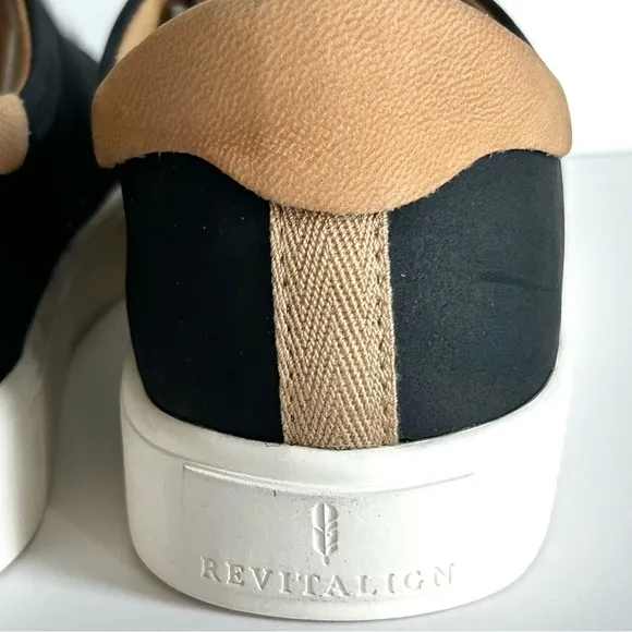 🌸NEW IN BOX Revitalign Women’s Orthotic Sneakers. Size: 7 Black &amp; Tan