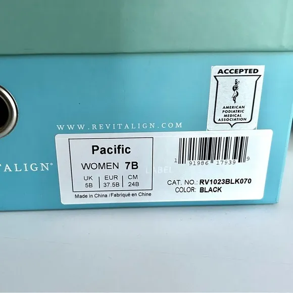 🌸NEW IN BOX Revitalign Women’s Orthotic Sneakers. Size: 7 Black &amp; Tan