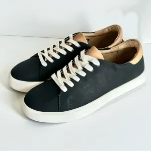 🌸NEW IN BOX Revitalign Women’s Orthotic Sneakers. Size: 7 Black &amp; Tan