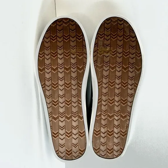 🌸NEW IN BOX Revitalign Women’s Orthotic Sneakers. Size: 7 Black &amp; Tan